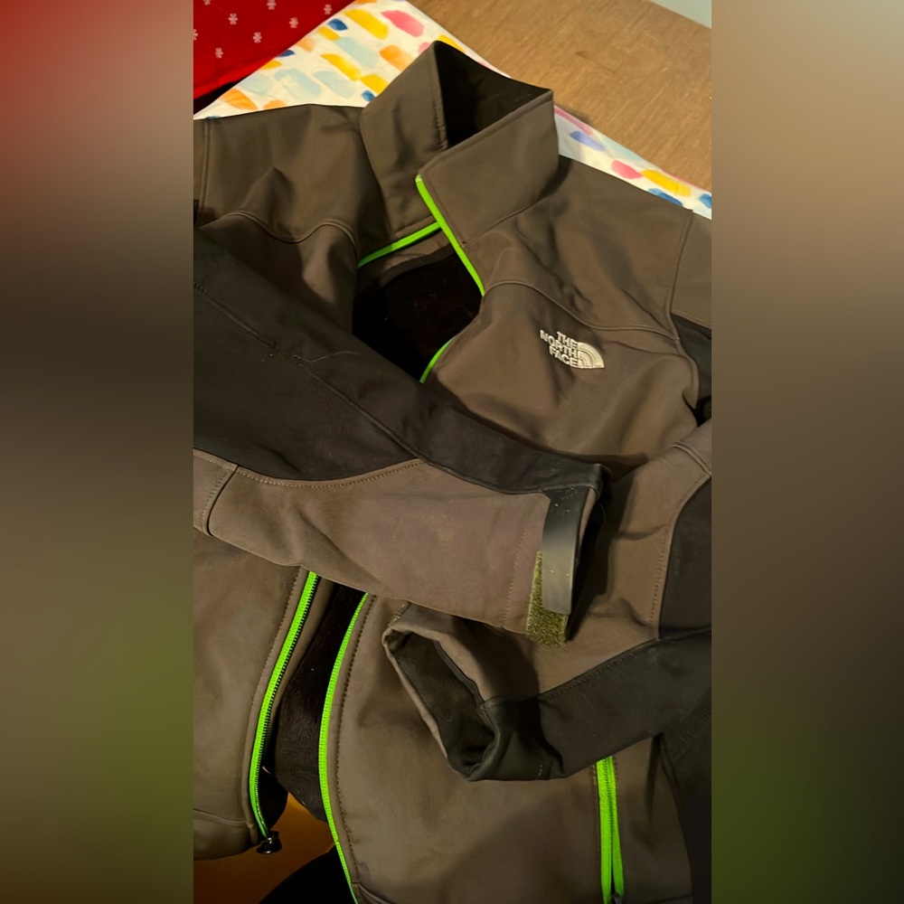 North Face Men’s Small Jacket